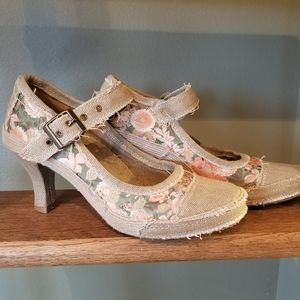 REBELS Burlap Floral Heels Womens Shoes 7.5